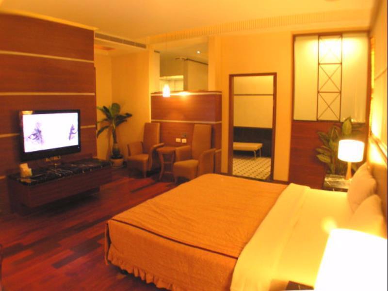 ChangSing Business Motel Tainan Bagian luar foto