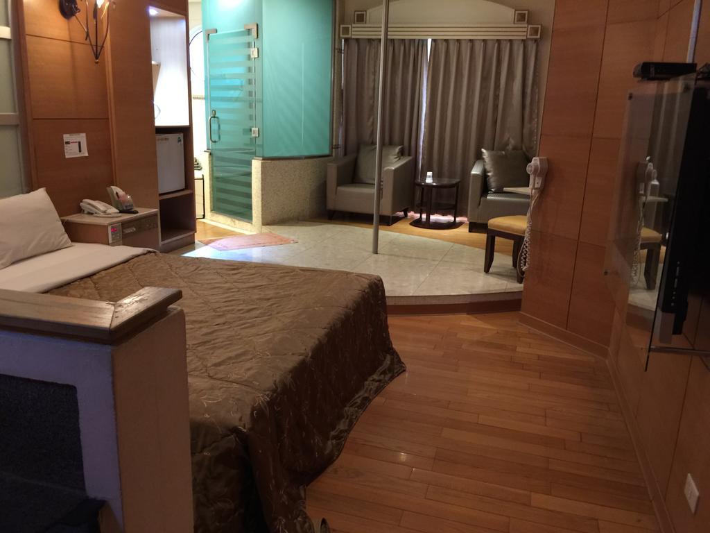 ChangSing Business Motel Tainan Bagian luar foto